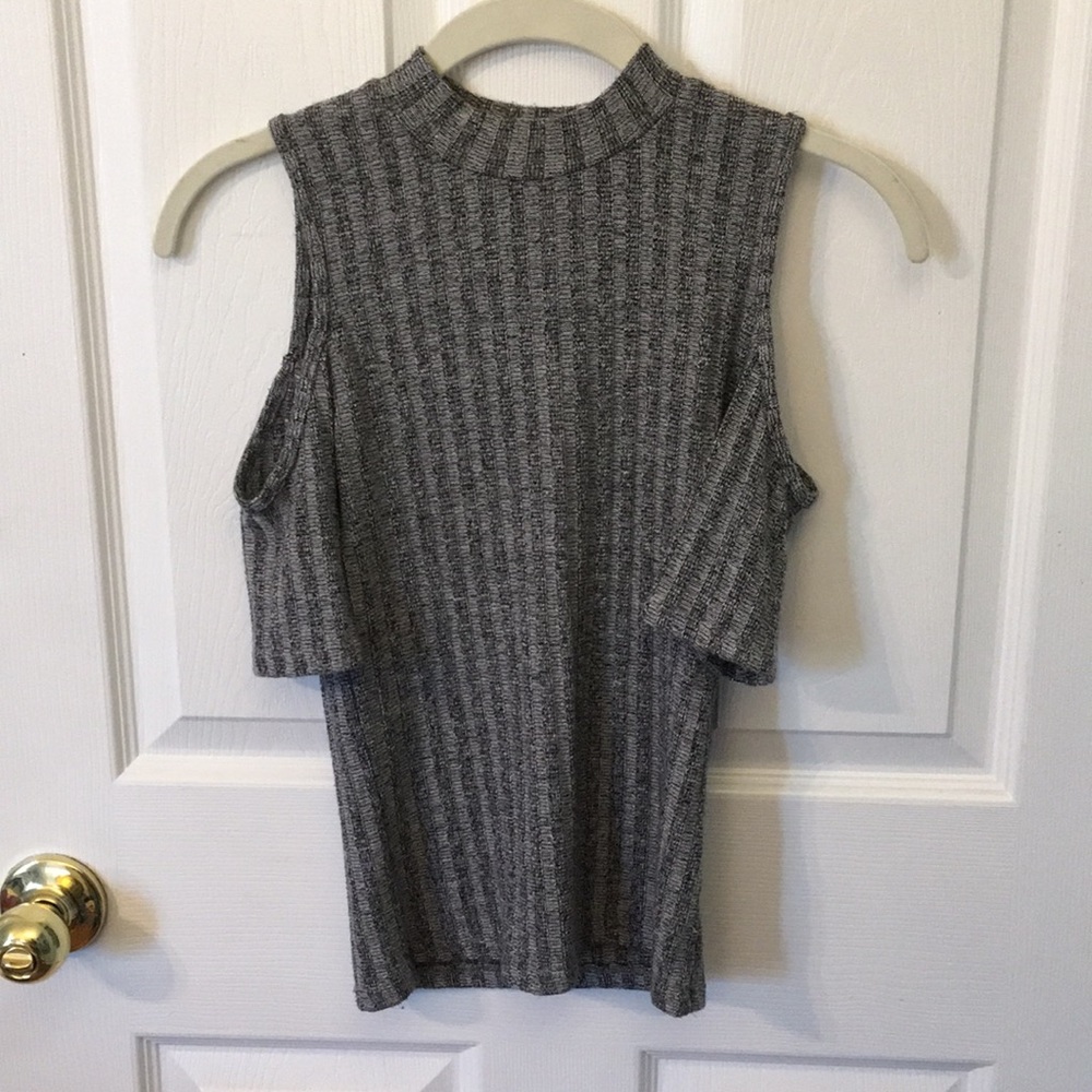 gray ribbed high neck cold shoulder shirt